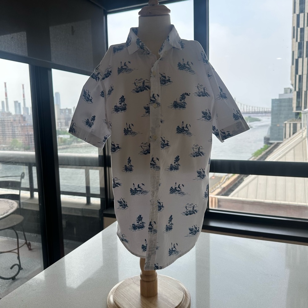 Vineyard Vines White and Blue Button Down Shirt